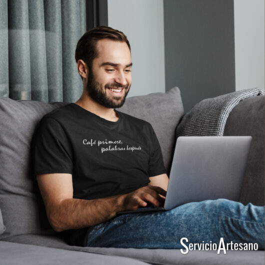 Camiseta Negra "cafe primero" hombre