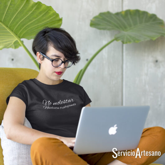 Camiseta Negra "no molestar" mujer