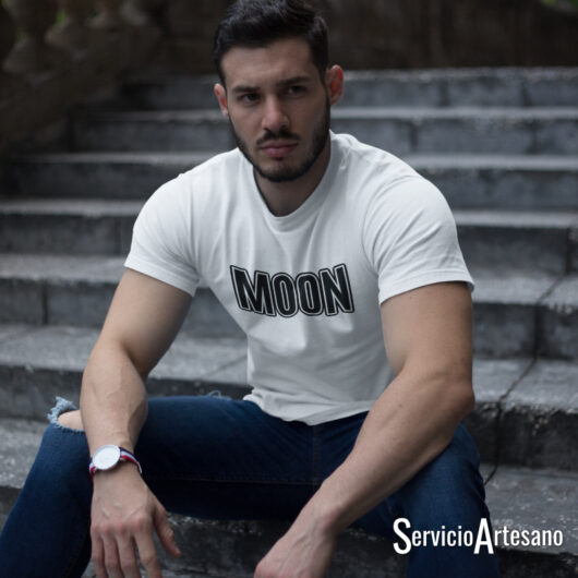 Camiseta Blanca "MOON" - Estilo Clásico y Sofisticado