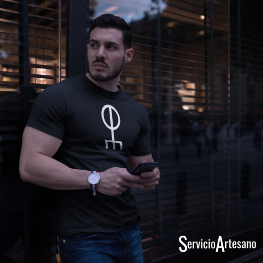 Camiseta Negra con Símbolo Rúnico «Amor» Hombre